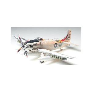 TAMIYA SKYRAIDER U. S. NAVY